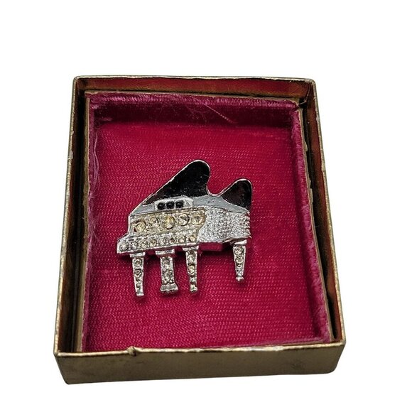 Diamond Look by Kramer Brooch Silver Plate Rhinestone Studded Grand Piano 1960s - Picture 4 of 9